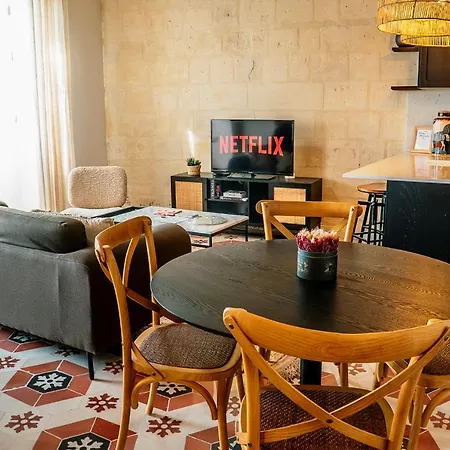 Extraordinary Views In A In Appartement Valletta