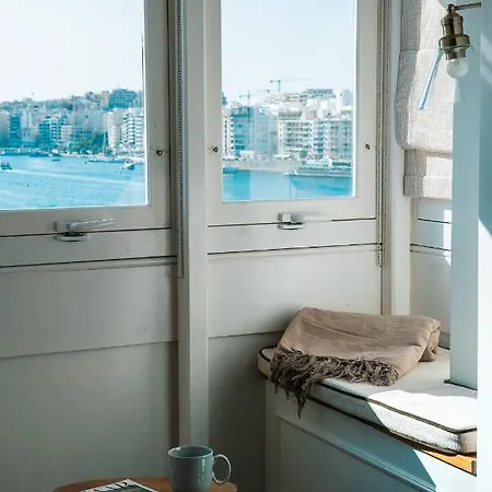 Апартаменты Extraordinary Views In A In *