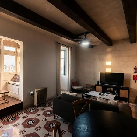 Extraordinary Views In A In Apartment