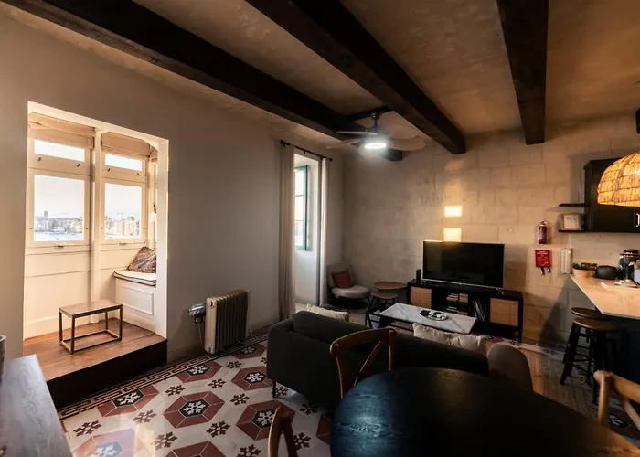 Extraordinary Views In A In Apartment